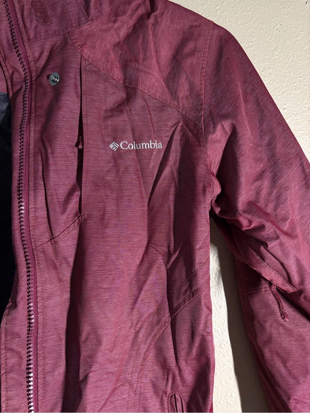 Columbia Rain Jacket in Maroon | Women’s XS, excellent condition - Picture 9 of 9